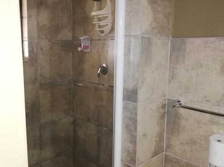 پانسیون La Lucia Guest House