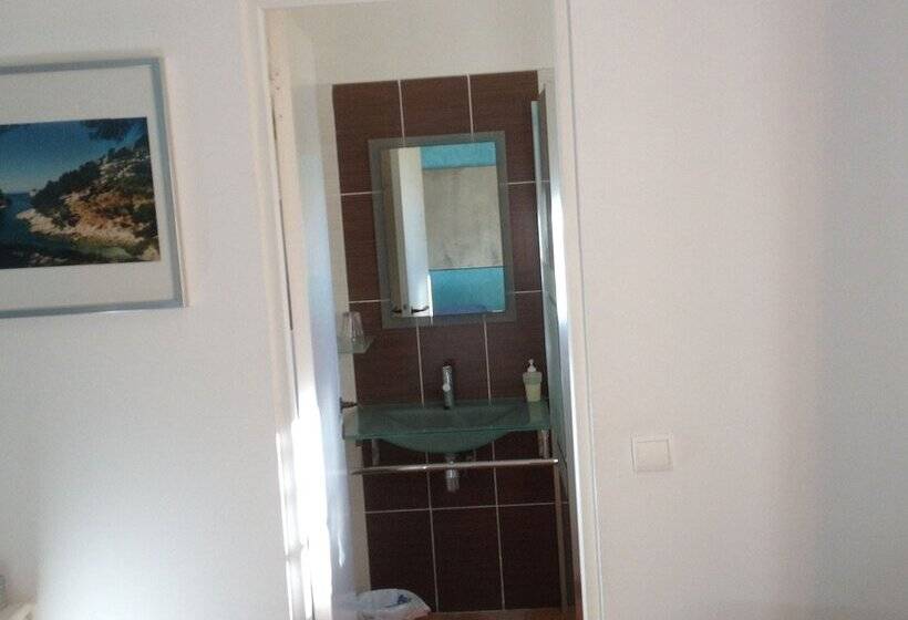 ベッドアンドブレックファースト La Désirade Chambres D Hôtes En Provence