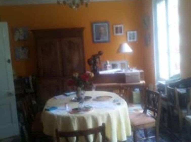 مبيت وإفطار La Roseraie