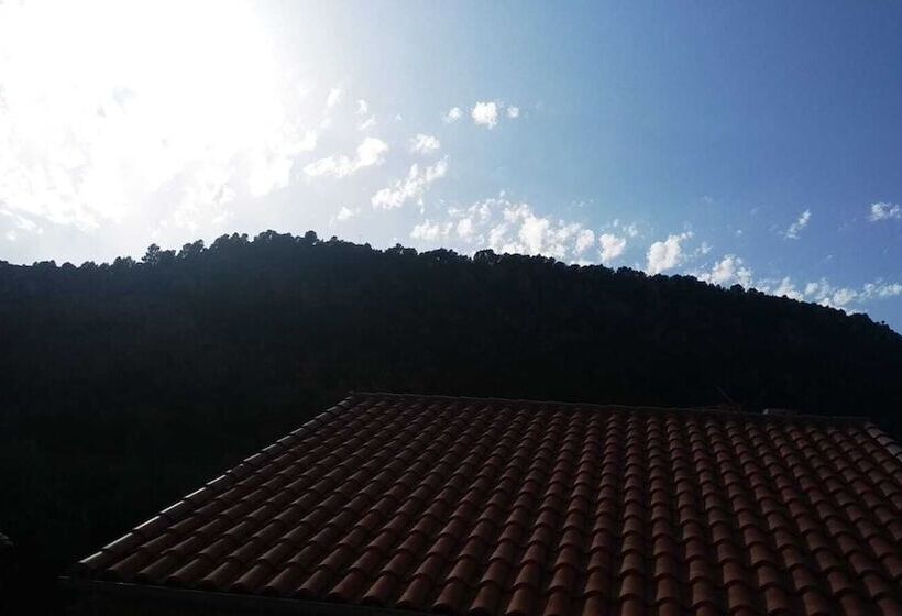 فندق فئة نجمة واحدة La Barbacana