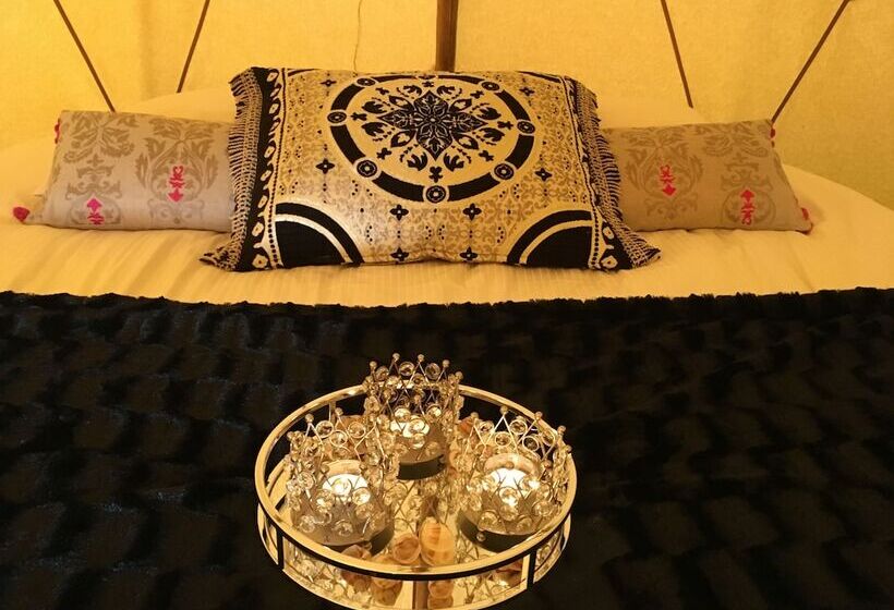 هتل Aurora Glamping By The Whales