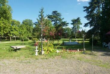 Le Clos Des Cedres B&b