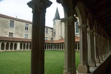 Le Clos Des Cedres B&b