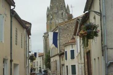 Le Clos Des Cedres B&b
