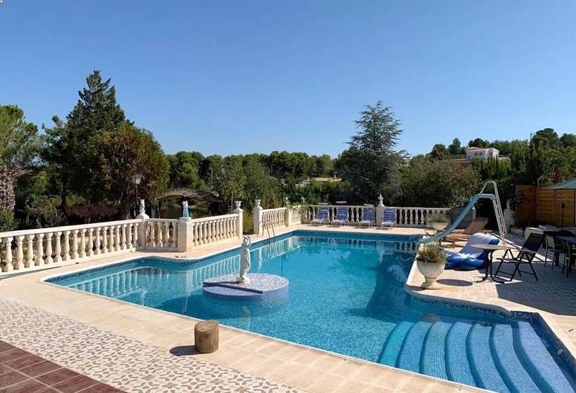 Charming Villa In Turis With Shared Pool And Garden