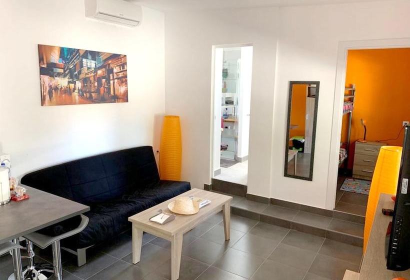 Charming Villa In Turis With Shared Pool And Garden