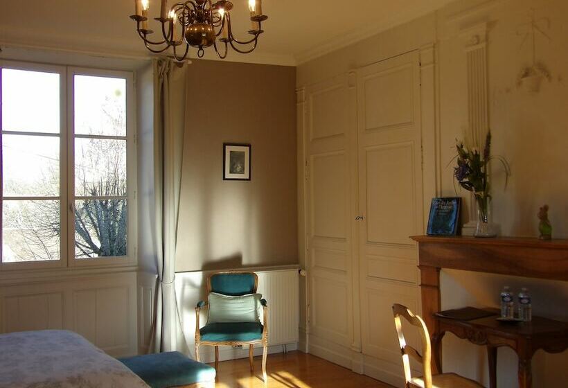 Au Pays De Jacquou : Chambre D’hôtes Et Table D’hôtes