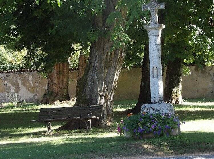 Au Pays De Jacquou : Chambre D’hôtes Et Table D’hôtes