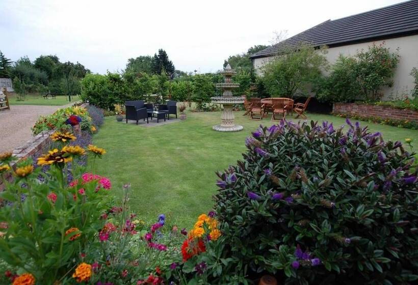 تختخواب و صبحانه Home Farm & Lodge