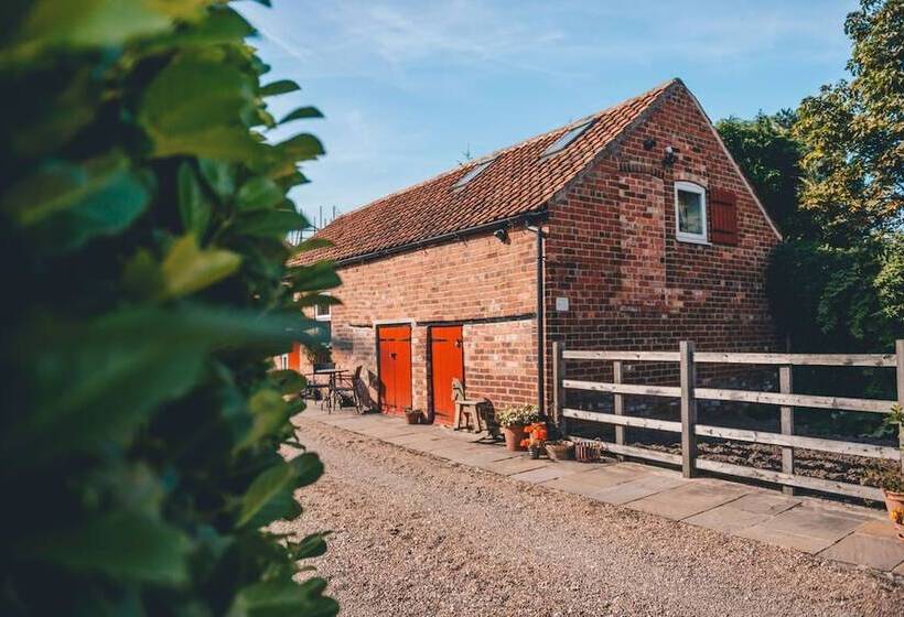 تختخواب و صبحانه Home Farm & Lodge