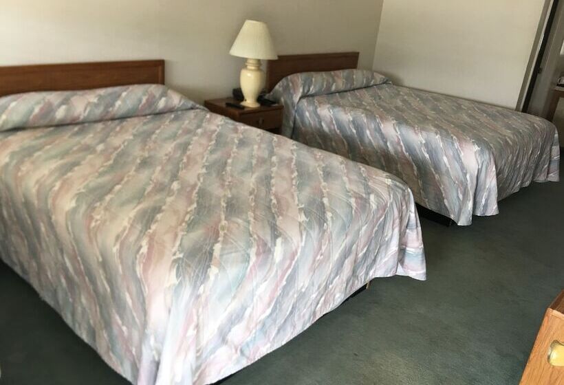 Flag's West Motel