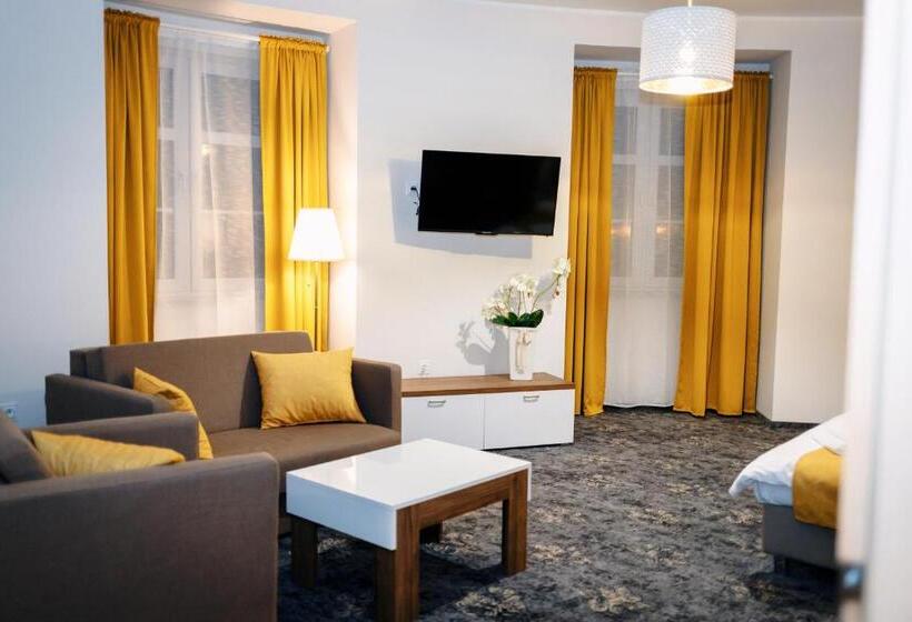 בית מלון כפרי Nadodrzański Dwór   Nowa Sól