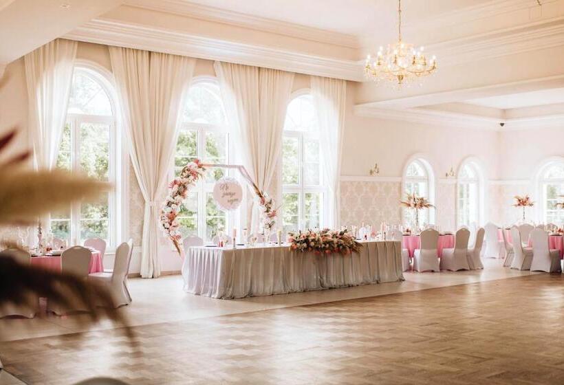 בית מלון כפרי Nadodrzański Dwór   Nowa Sól