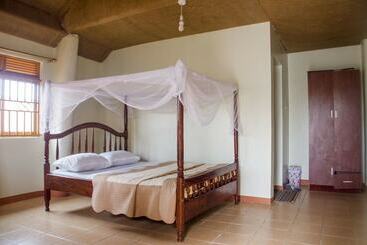 هتل Satellite Holiday Resort