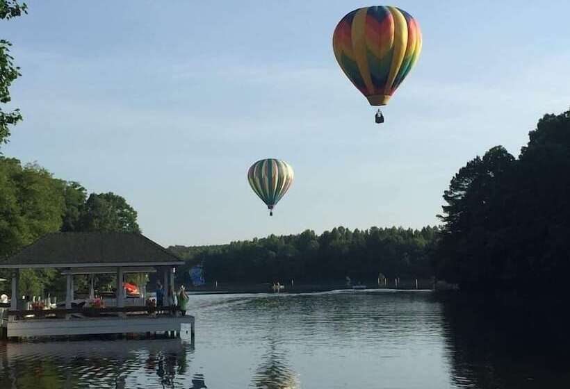 The Lakeside Resort