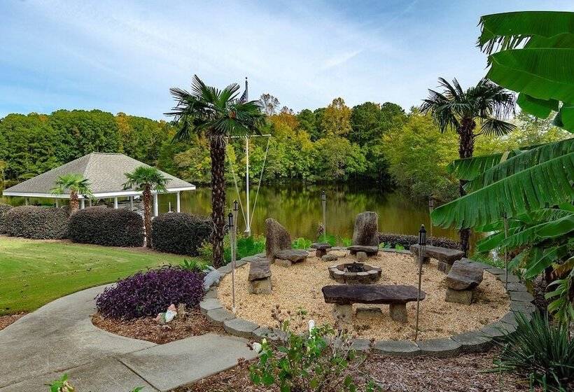 The Lakeside Resort