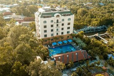 هتل Golden Emerald Resort
