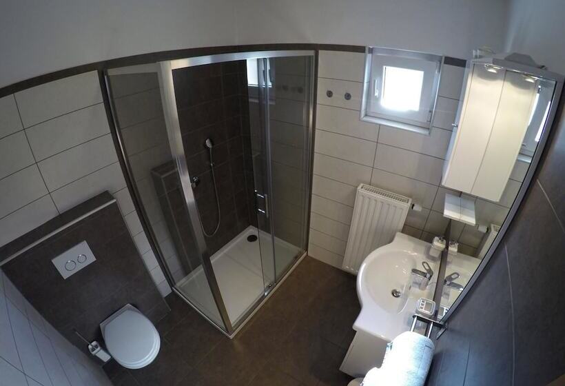 Пансион Apartments And Rooms Rea