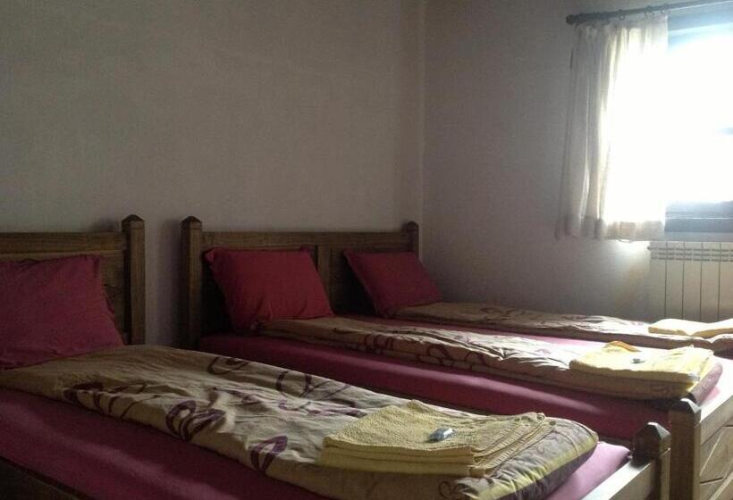 פנסיון Bazoteva House