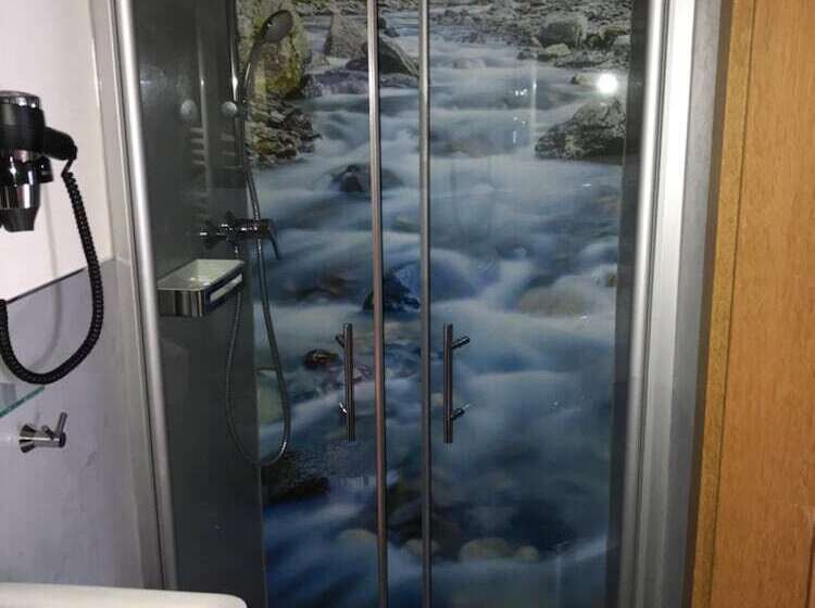 ペンション Wein & Gästehaus M. Bai