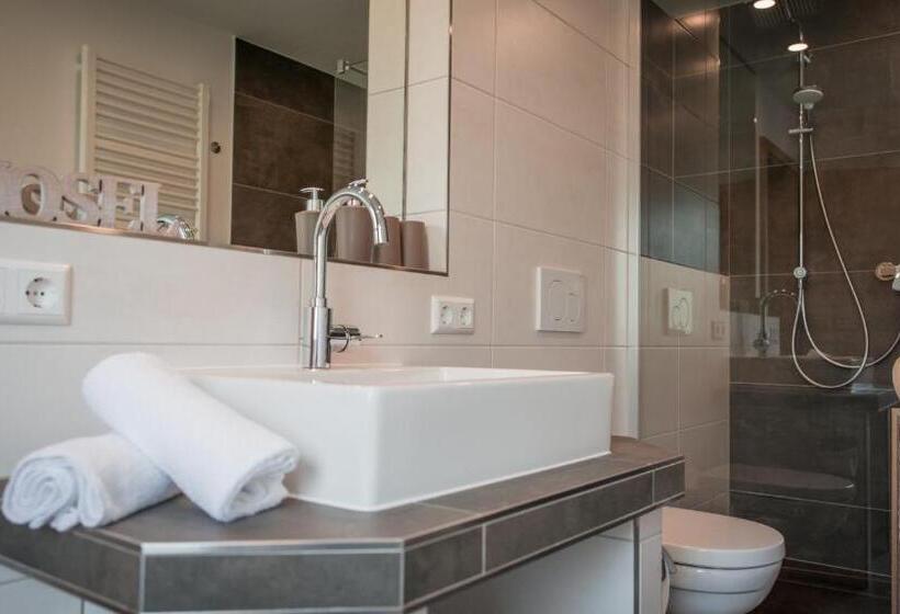 ペンション Weingut Erich Serwazi