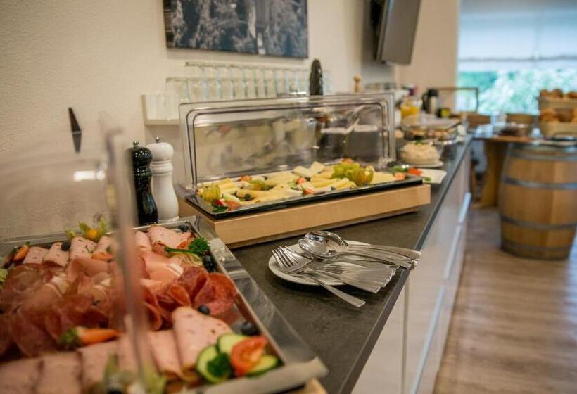 ペンション Weingut Erich Serwazi