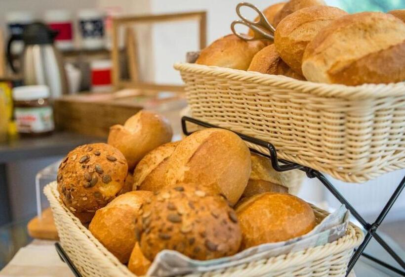 ペンション Weingut Erich Serwazi