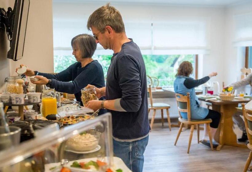 ペンション Weingut Erich Serwazi