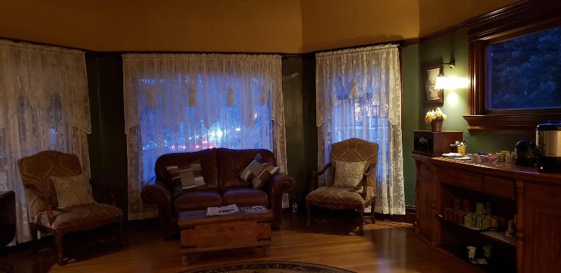 مبيت وإفطار Cabernet House, An Old World Inn