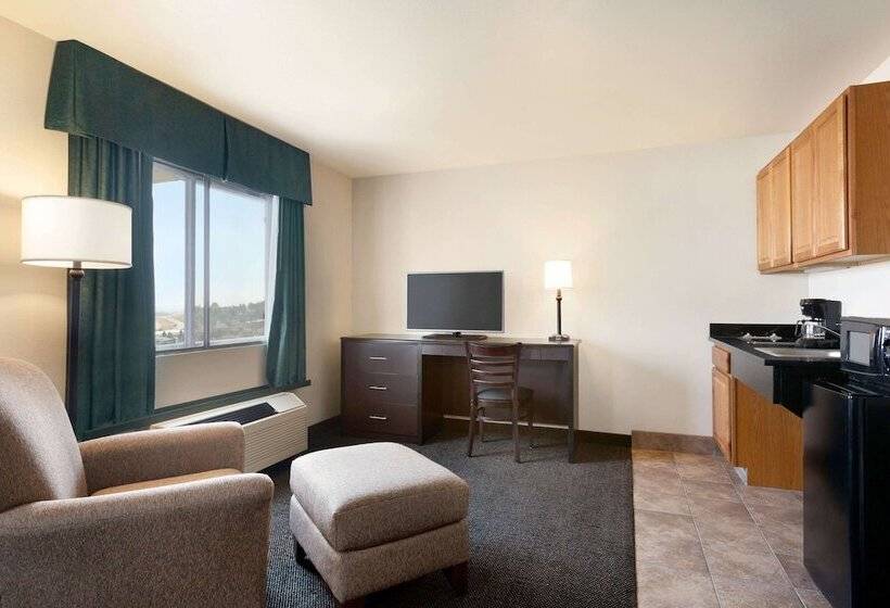 هتل Baymont By Wyndham Elko