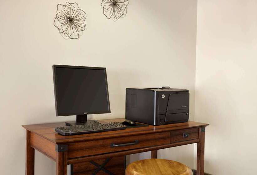 فندق Baymont By Wyndham Wellington