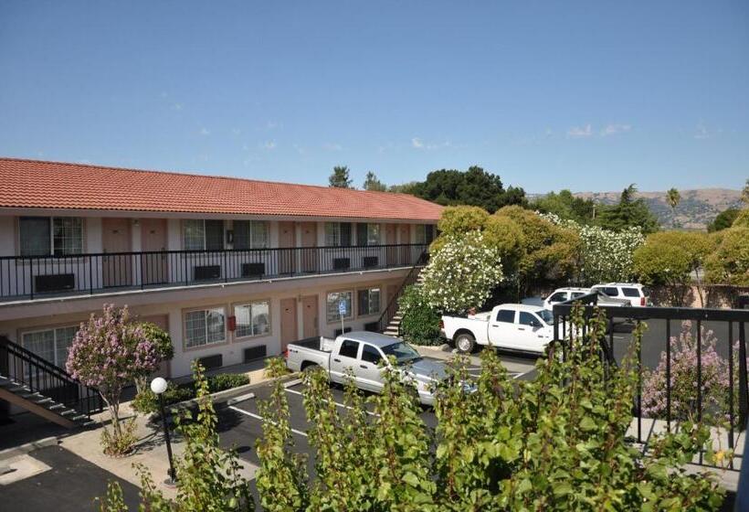 Отель Morgan Hill Inn