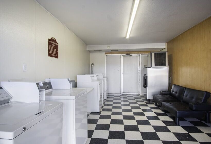 هتل Nendels Inn & Suites Dodge City Airport