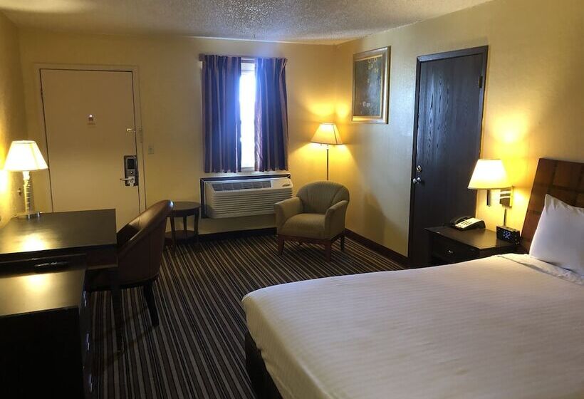هتل Nendels Inn & Suites Dodge City Airport