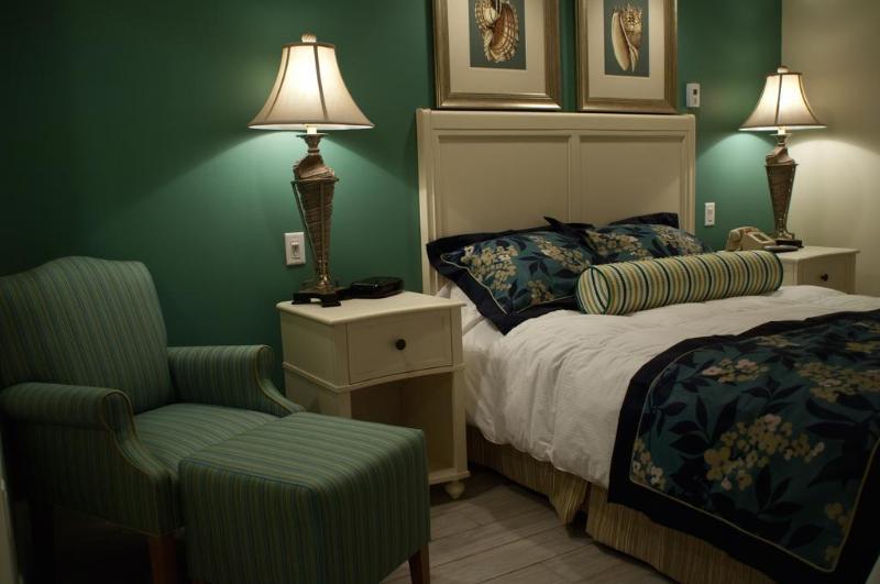 هتل Ocean Club On Smuggler's Beach