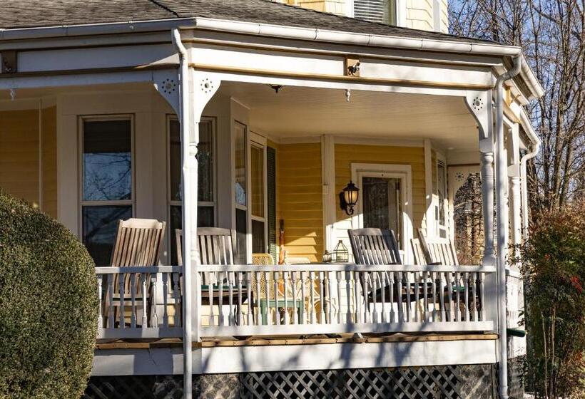 酒店 The Oaks Victorian Inn