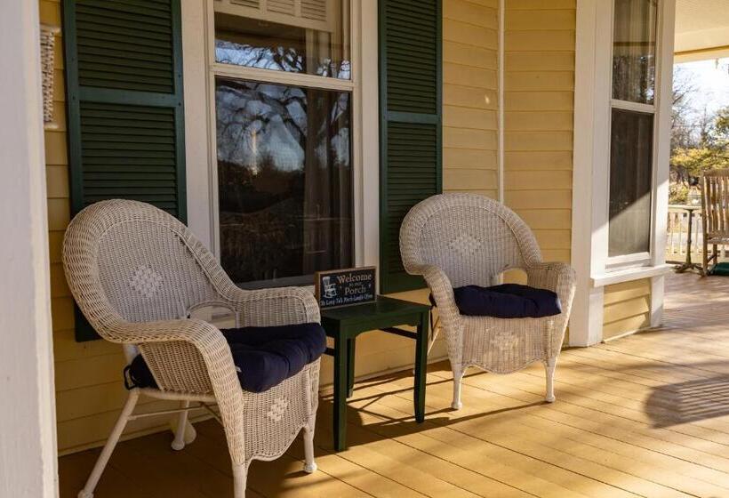 酒店 The Oaks Victorian Inn