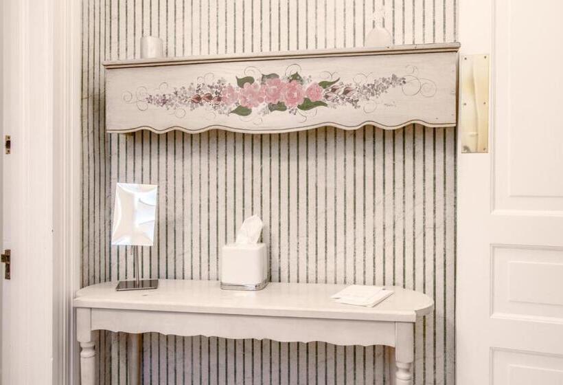 酒店 The Oaks Victorian Inn