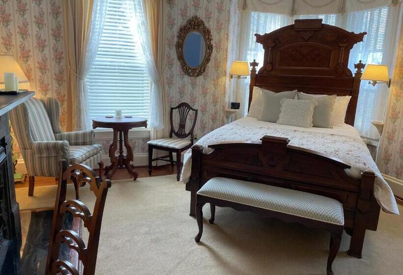 酒店 The Oaks Victorian Inn