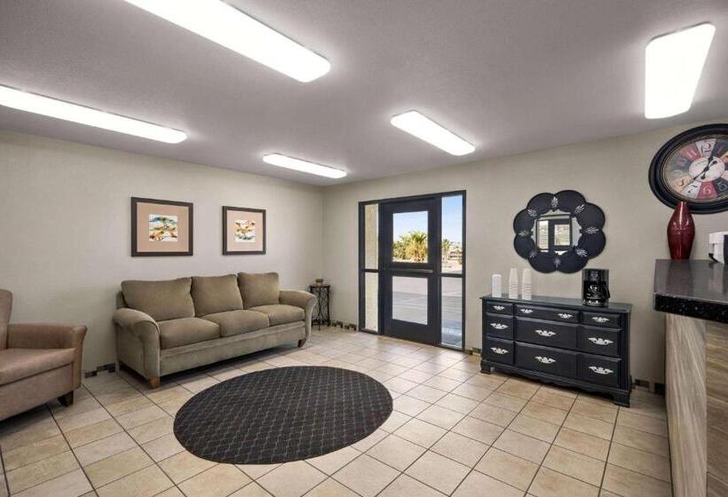 فندق Travelodge By Wyndham Yuma