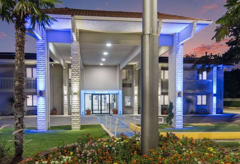 Motel 6addison, Tx  Dallas