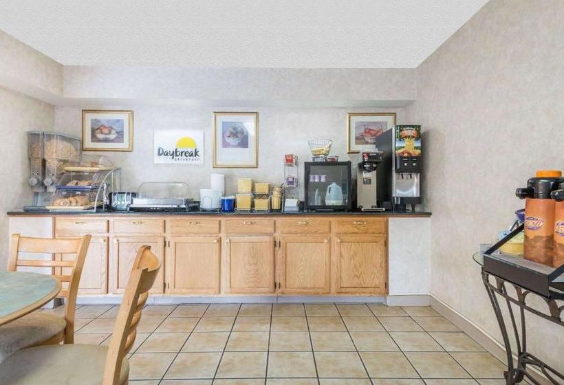 مُتل Days Inn By Wyndham Lenox Ma