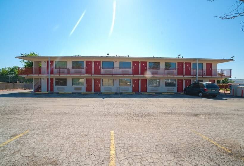 مُتل Days Inn By Wyndham Wichita Falls