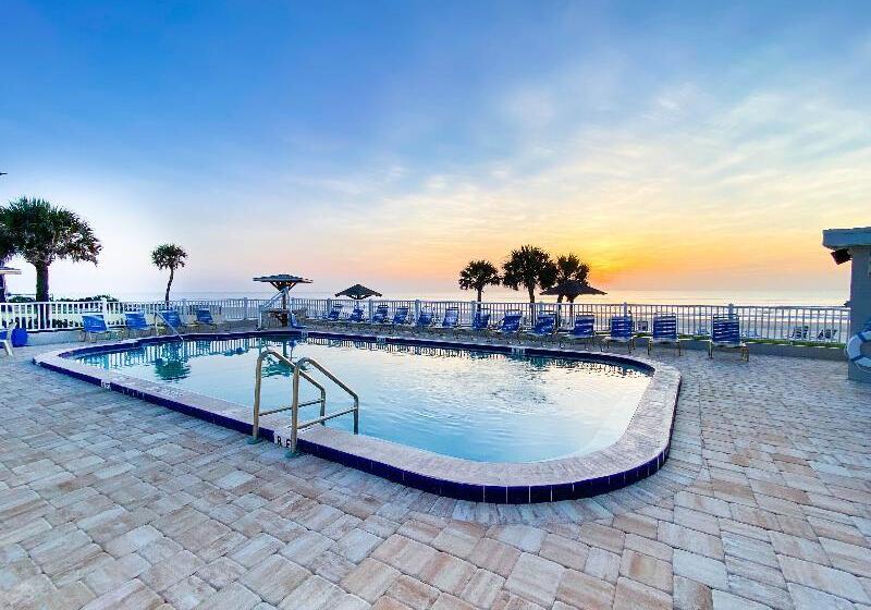 모텔 Ocean Court Beachfront