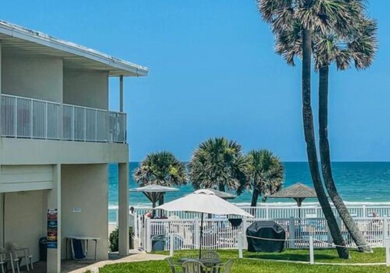 모텔 Ocean Court Beachfront