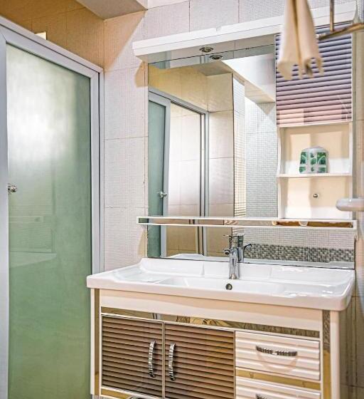 Ezra Boutique Hotel