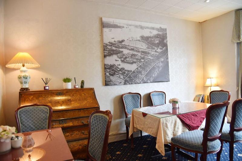 Crystal Hotel & Savour