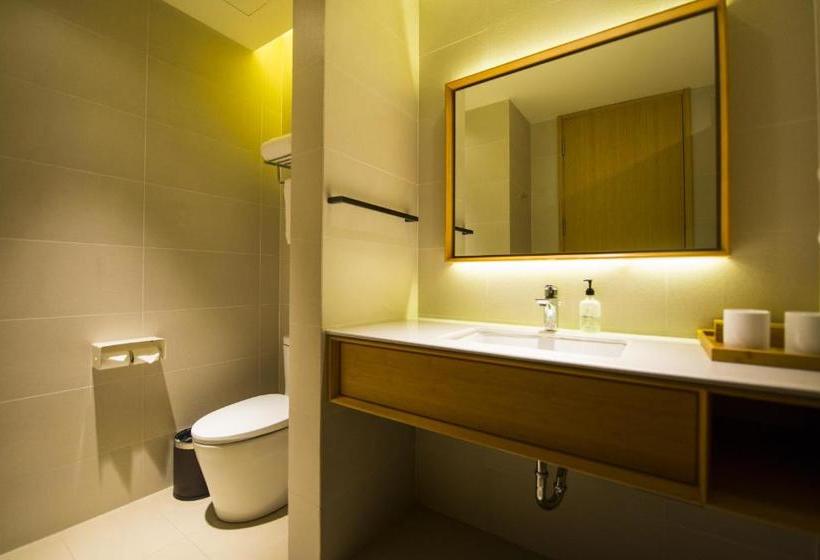 هتل Ji  Yantai Binhai Plaza