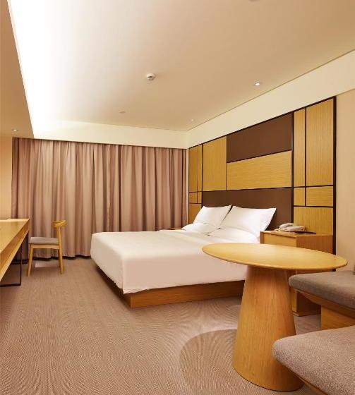 هتل Ji  Yantai Binhai Plaza