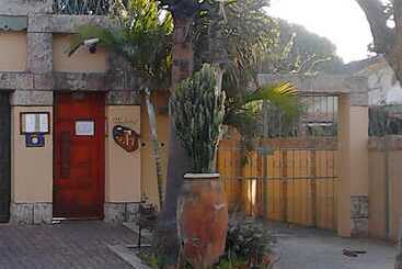 پانسیون Eleventh Avenue Guesthouse & Conferencing